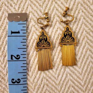 Vintage Art Deco Gold-toned Screw-back earrings.